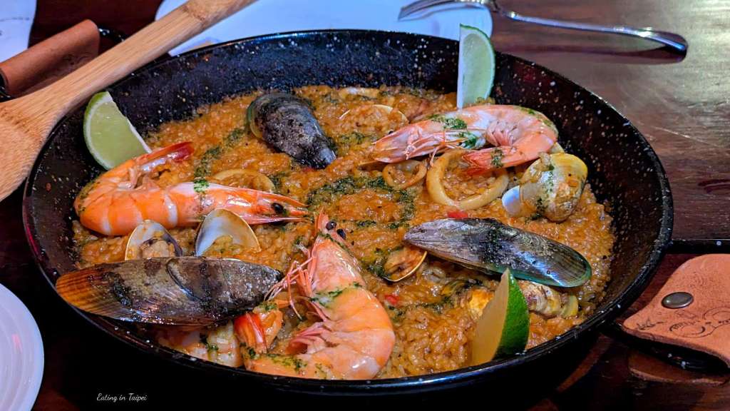 La Caja de Musica Spanish restaurant seafood rice paella 2