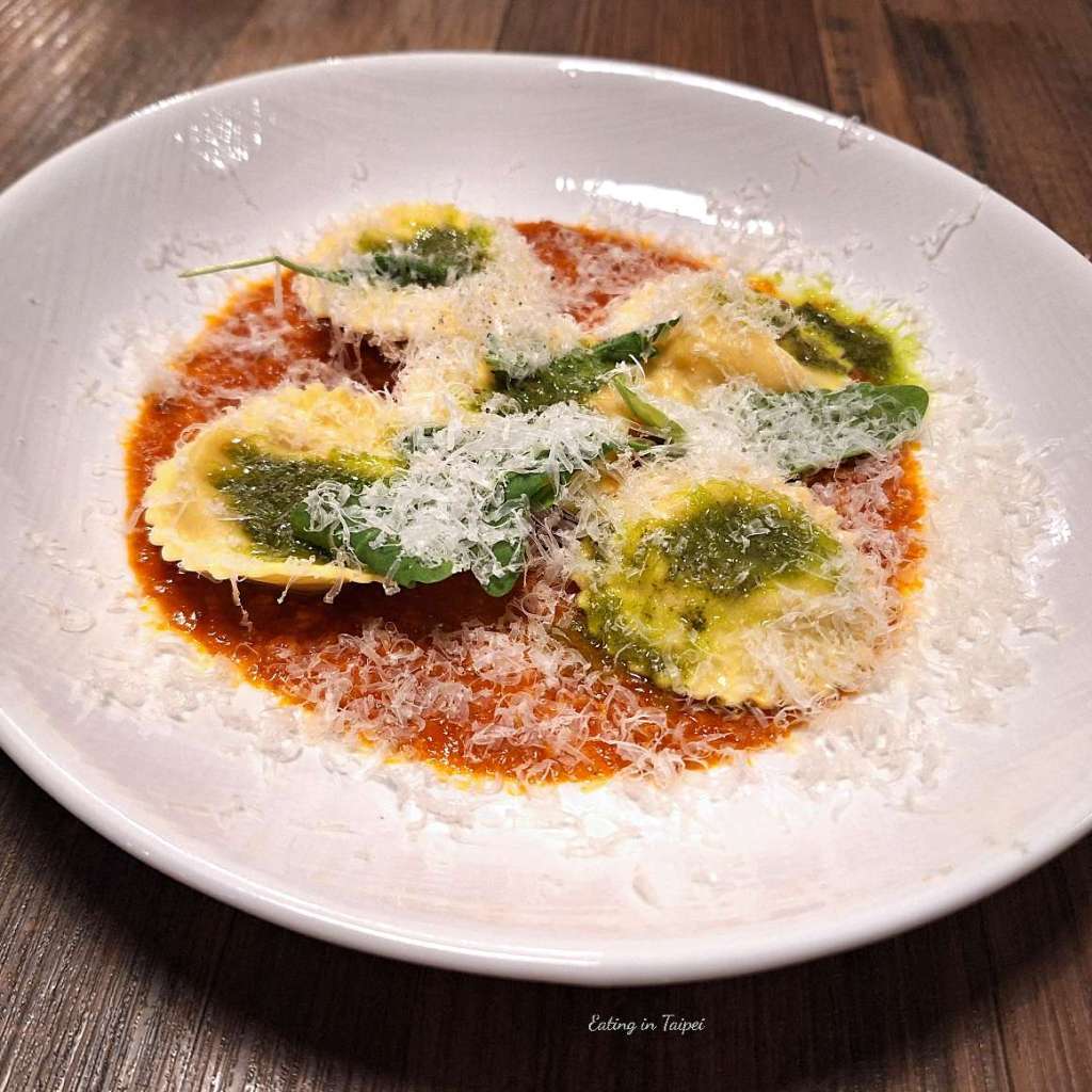 La pasta di nonna tomato and mozzarella ravioli with pesto