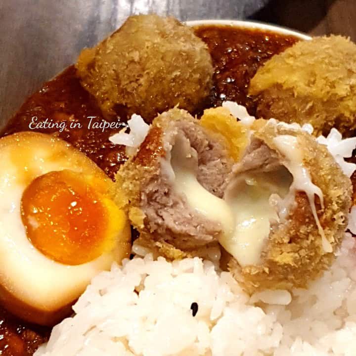 Chicken curry w/wagyu beef meatballs stuffed with cheese