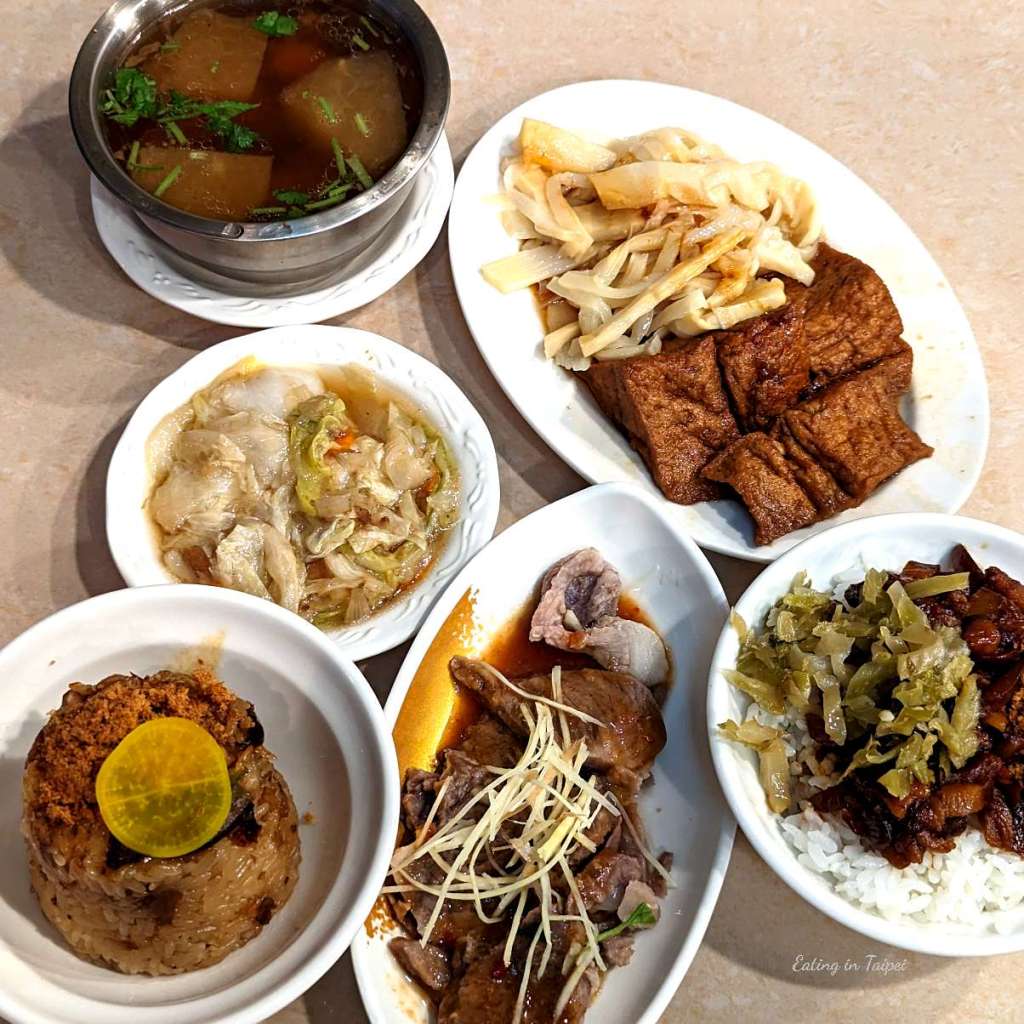 xia gang crispy sparerib soup table spread